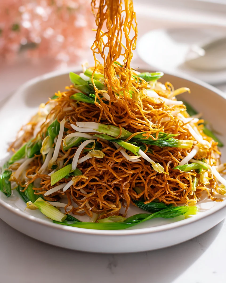 Delicious Cantonese Chow Mein Recipe with Beef & Veggies